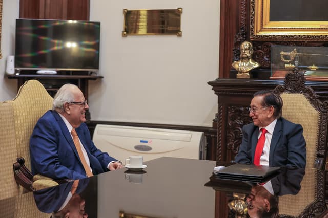 Presidente Balcázar sostuvo un encuentro con el jefe del BCR en el Palacio de Gobierno
