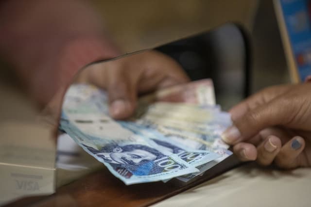 ¿Ya sabes qué harás con tu gratificación? Cinco decisiones financieras para que no desaparezca rápido
